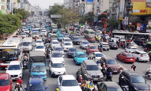 Hà Nội, TPHCM sớm công bố hỗ trợ chuyển đổi phương tiện giao thông xanh