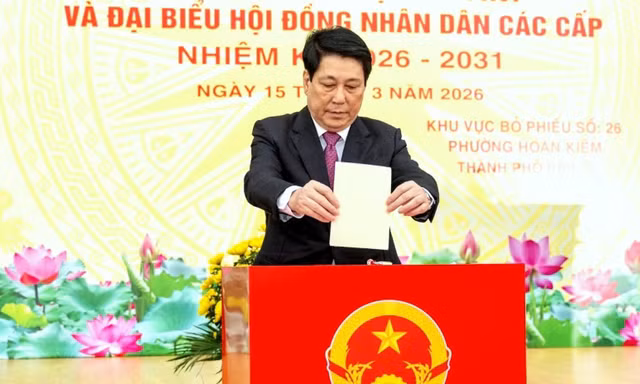 Chủ tịch nước Lương Cường bỏ phiếu tại điểm bầu cử Tổng cục Chính trị 