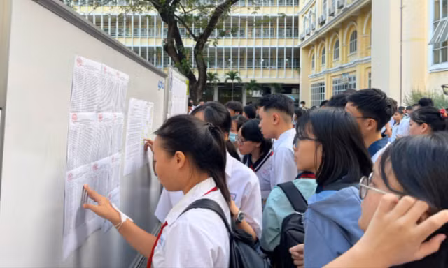 Học sinh dự thi học sinh giỏi lớp 9 cấp thành phố năm học 2024 - 2025