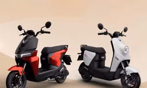 VinFast ra mắt 2 mẫu xe máy điện giá rẻ dành cho học sinh