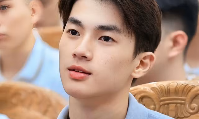 Dàn 'trai xinh, gái đẹp' Học viện Cảnh sát nhân dân 'gây sốt' ngay ngày đầu nhập học