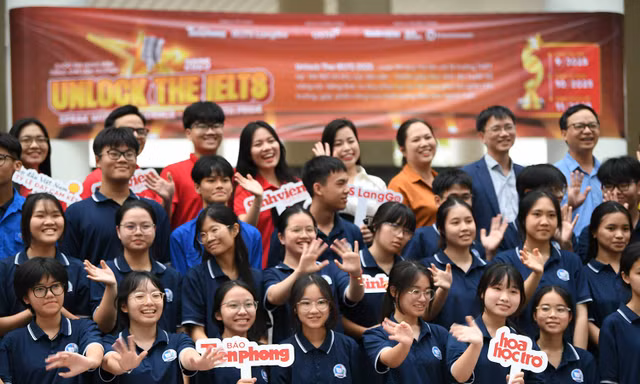 Hơn 1.200 học sinh THPT Cao Bá Quát (Gia Lâm, Hà Nội) ‘cháy hết mình’ trong vòng Sơ loại Unlock The IELTS 2025
