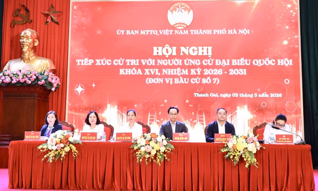 Quyền Bộ trưởng Hoàng Minh Sơn và các ứng cử viên đại biểu Quốc hội tiếp xúc cử tri