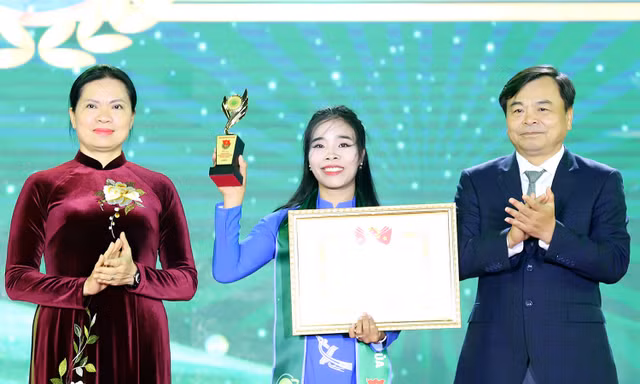Vinh danh 30 ‘nhà nông trẻ xuất sắc’ mang khát vọng làm giàu trên quê hương