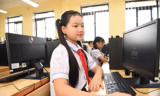 Học sinh Hà Nội có thêm cơ hội học công nghệ từ 55 máy tính mới