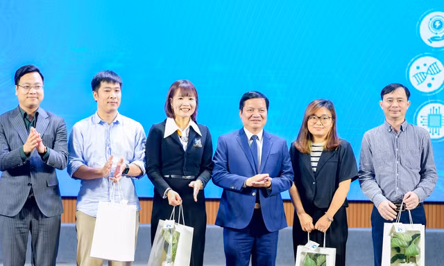 Sinh viên và chuyên gia tìm lời giải mã sức hút Blockchain trong tài chính số