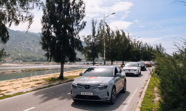 Chủ xe nói thẳng về VinFast VF 8: 'Đáng giá tới từng xu, vận hành yên tâm tuyệt đối'