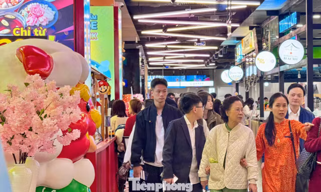 Rạp phim, trung tâm thương mại Hà Nội đón khách trở lại dịp Tết