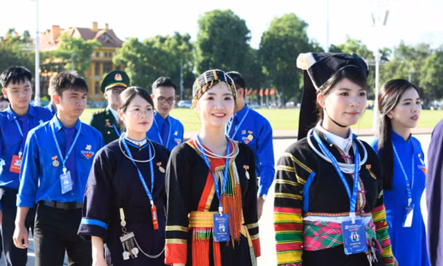 788 đại biểu Đại hội Đoàn XIII vào Lăng viếng Bác, báo công trước giờ khai mạc