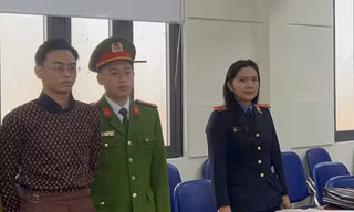 Bắt tạm giam 'tổng tài' vụ đánh nhân viên quán cà phê ở Hà Nội