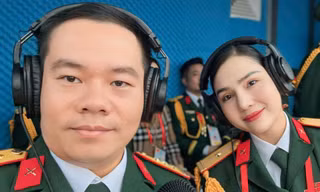Người đọc câu 'Đang tiến vào lễ đài...' ở Lễ diễu binh, diễu hành A80