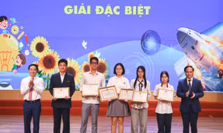 Trao giải Cuộc thi Sáng tạo dành cho thanh, thiếu niên và nhi đồng Hà Nội lần thứ 21