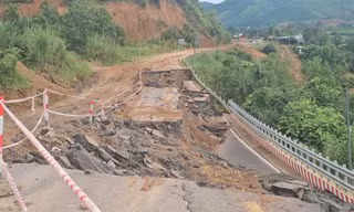 Đèo Khánh Lê còn 5 điểm sạt lở, chưa rõ ngày thông xe