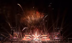 Concert Sao Nhập Ngũ: Khán giả ngỡ ngàng khi "sít-rịt" nối "sít rịt" xuất hiện