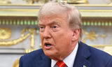 Giá vàng lao dốc, USD tăng cao do quyết định áp thuế trừng phạt của ông Trump