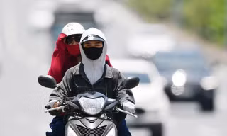Nắng nóng đầu mùa đến sớm, có nơi trên 38 độ C, cần lưu ý gì để tránh sốc nhiệt?