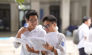 Điểm chuẩn Đại học năm 2025 có thể giảm 1-3 điểm: Cần lưu ý gì khi đặt nguyện vọng?