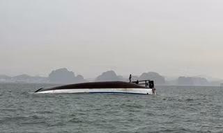 Lật tàu du lịch trên vịnh Hạ Long: Ít nhất 3 du khách tử vong, nhiều người vẫn mất tích