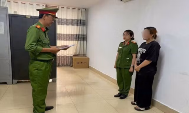 Đánh con 4 tuổi ngã tử vong, người mẹ trẻ bị khởi tố