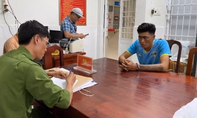 Đột nhập, dùng mảnh kính tấn công nữ chủ nhà rồi cướp tài sản
