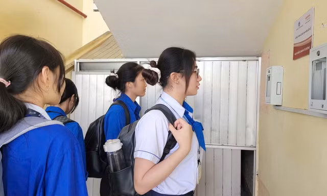 Trường học ở Cà Mau 'nói không' với điện thoại, điểm danh bằng khuôn mặt