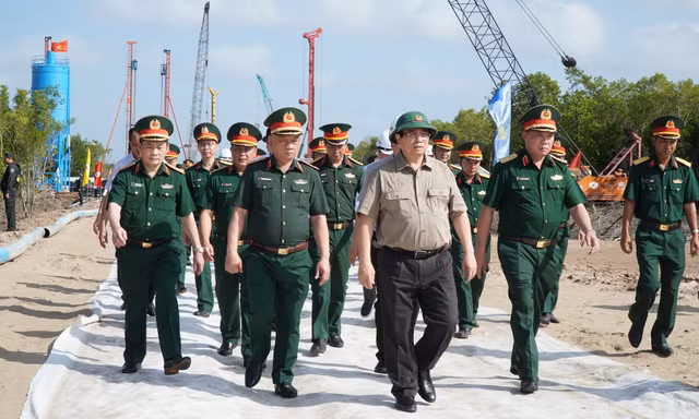 Thủ tướng kiểm tra công trình 'để đời' ở Cà Mau