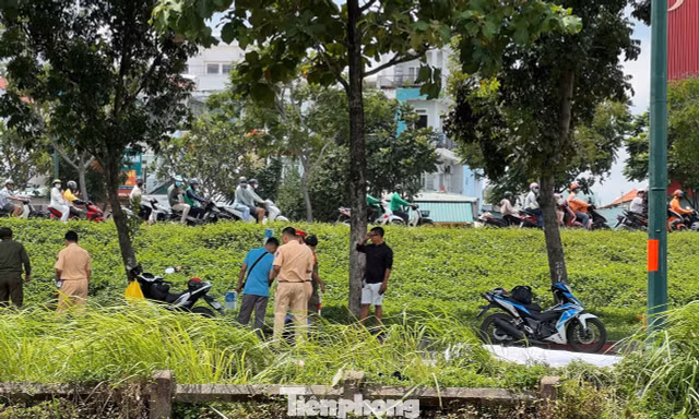 Nam thanh niên đi bộ trên đường ray ở TPHCM bị tàu hỏa tông tử vong