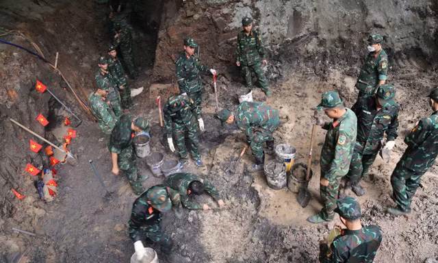 Huy động 5 Đội K quy tập hài cốt liệt sĩ tại Công viên Lê Thị Riêng