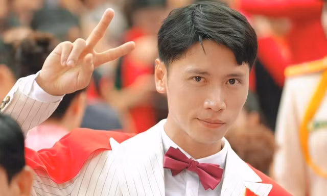 Hoàng Long - chàng đặc công phim Mưa Đỏ đóng vai gì trong Cách Em 1 Milimet?