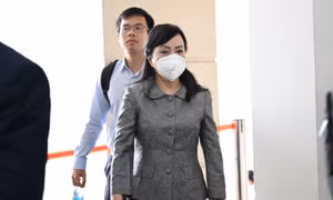 Hình ảnh cựu Bộ trưởng Nguyễn Thị Kim Tiến tại phiên tòa xét xử vụ sai phạm trong đầu tư cơ sở 2 BV Bạch Mai, Việt Đức