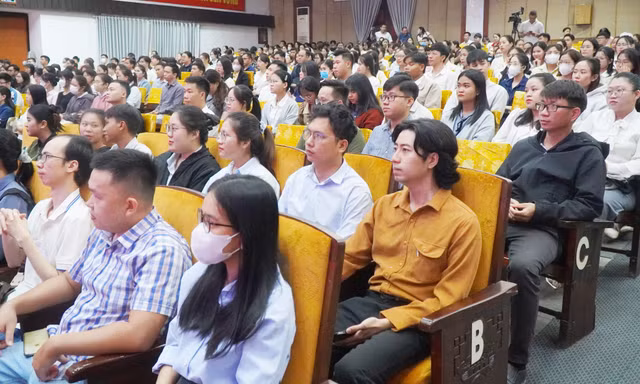 Tỷ lệ 1 chọi 16,7 trong cuộc đua trở thành công chức thành phố Huế