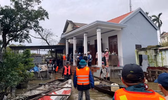 Tìm thấy nạn nhân mất tích do lật ghe trong lũ ở TP Huế