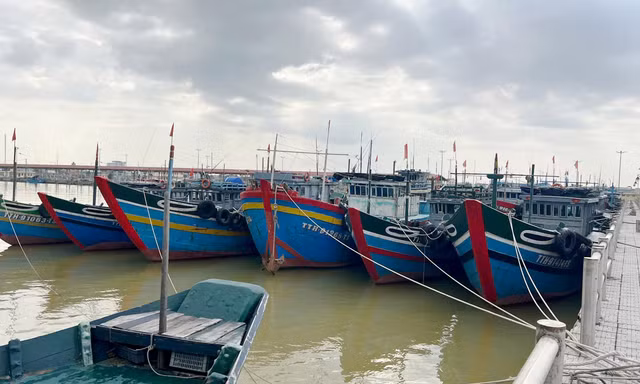 Vì sao hàng nghìn hồ sơ hỗ trợ nhiên liệu tàu cá xa bờ tại Huế chưa được xử lý?