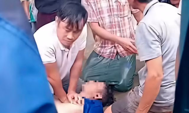 Hai người thương vong do bị điện giật ở khu chợ ngập nước ở Huế