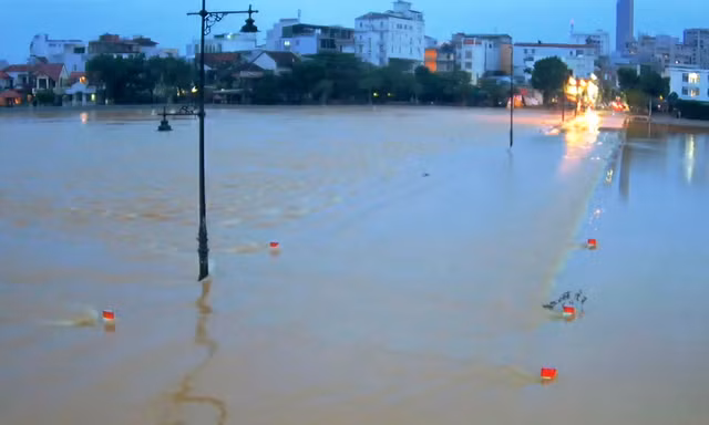 Sau mưa lũ lịch sử, Huế đối mặt đợt mưa rất lớn