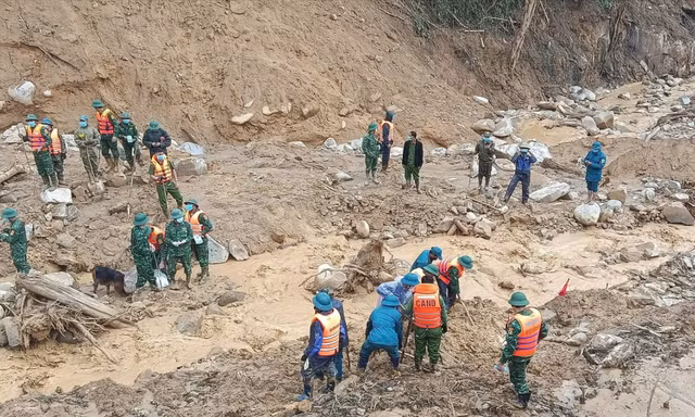 Tìm thấy một thi thể trong vụ sạt lở khiến 3 người mất tích ở Đà Nẵng