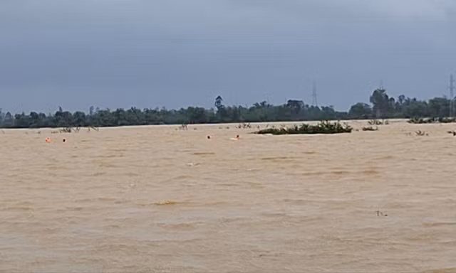 Đà Nẵng: Ghe chở 9 người đi bị lật úp, 1 người mất tích