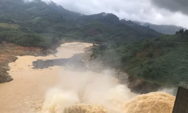 Đà Nẵng mưa lớn, sáng nay hai thủy điện thông báo xả nước điều tiết