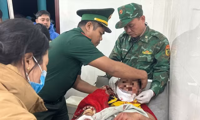 Trưởng thôn bị gấu tấn công kinh hoàng trên đường về nhà