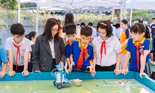Hàng trăm học sinh Đà Nẵng tranh tài Robotics và Drone