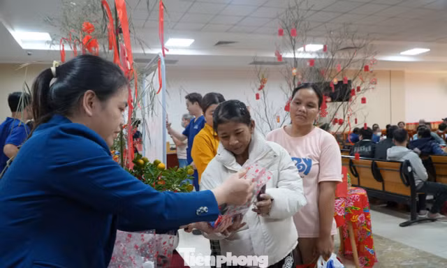 Ấm áp phiên chợ 0 đồng cho bệnh nhân chạy thận ngày áp Tết