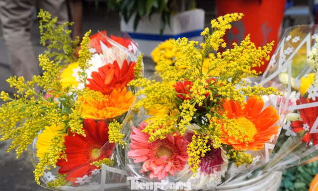Dậy từ tờ mờ sáng đi mua loại hoa chỉ nghe tên đã nghĩ đến... tiền 