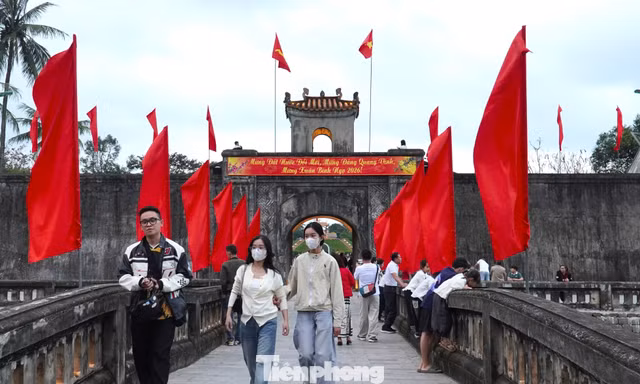 Ngàn đôi chân nhẹ bước trong Thành cổ Quảng Trị 