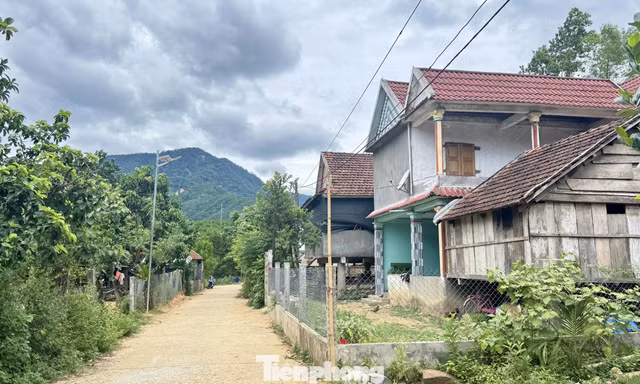 Hơn 10 năm vào khu tái định cư tránh sạt lở, 36 hộ dân vẫn mòn mỏi chờ sổ đỏ