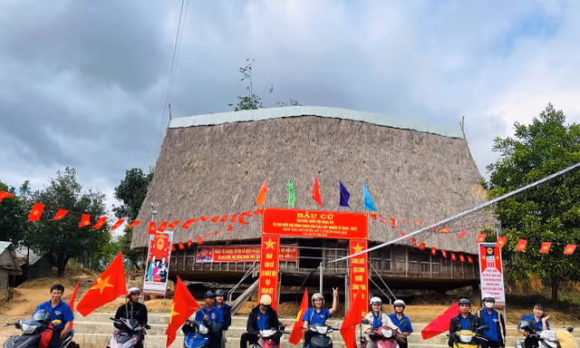 ‘Tiếng loa Thanh niên’ đưa thông tin bầu cử về bản làng