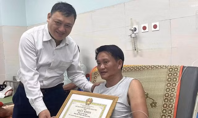 Sống sót kỳ diệu sau 48 giờ giữa biển: Tặng giấy khen 2 người hùng cứu người