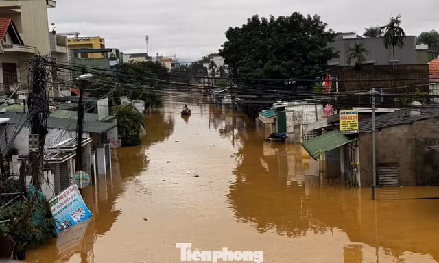 Quảng Ngãi mưa lớn kéo dài, nguy cơ sạt lở và lũ chồng lũ tái diễn