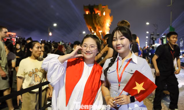 'Tổ quốc bình yên' tiếp lửa tự hào trong tim người trẻ 