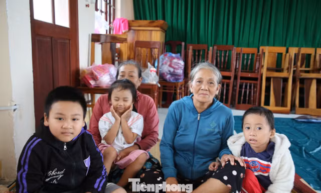 'Có nơi an toàn để trú ẩn qua cơn bão này là mừng lắm rồi!'