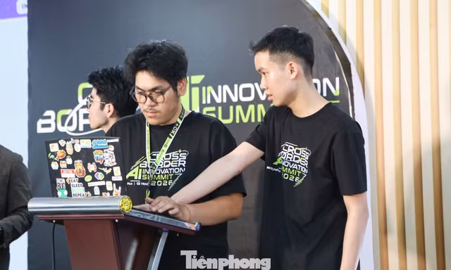 Gen Z Đà Nẵng ‘chạy đua’ lập trình 48h, sáng tạo giải pháp AI thương mại điện tử